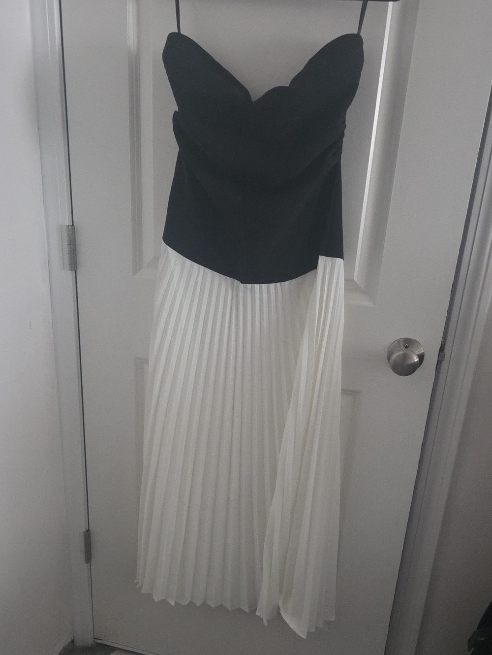 Commence Black Strapless with White Pleated Skirt Dress Size M NWOT